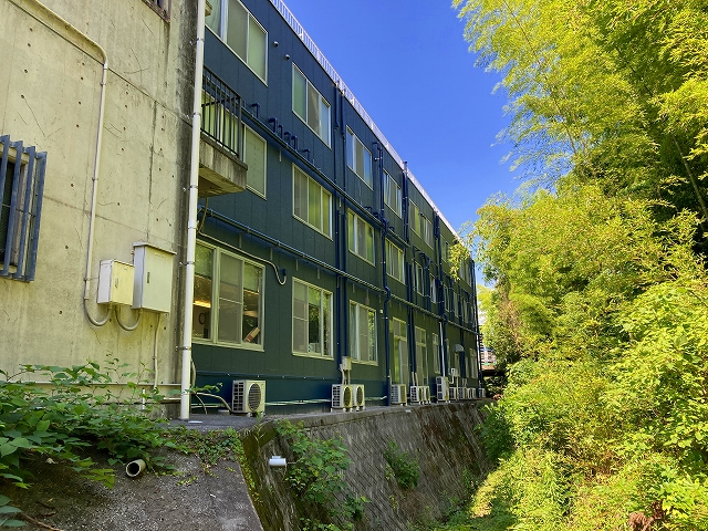 ALCパネルの外壁は修繕と保護塗装をしました。